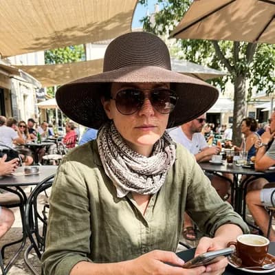 Face covered by sunglasses and hat